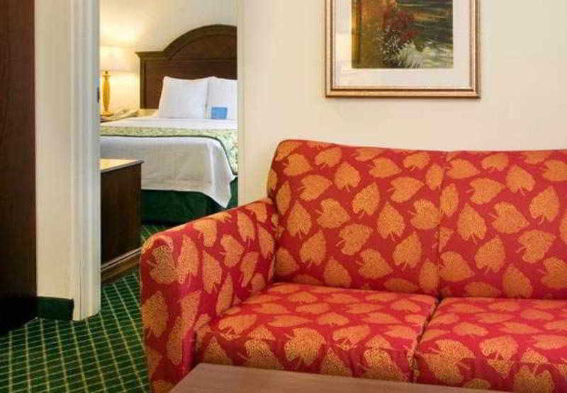 Fairfield And Chicago Hotel 3*