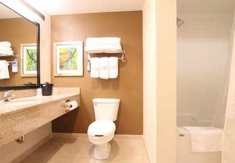 Hotel Fairfield And Chicago 3*