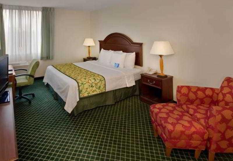 Hotel Fairfield And Chicago