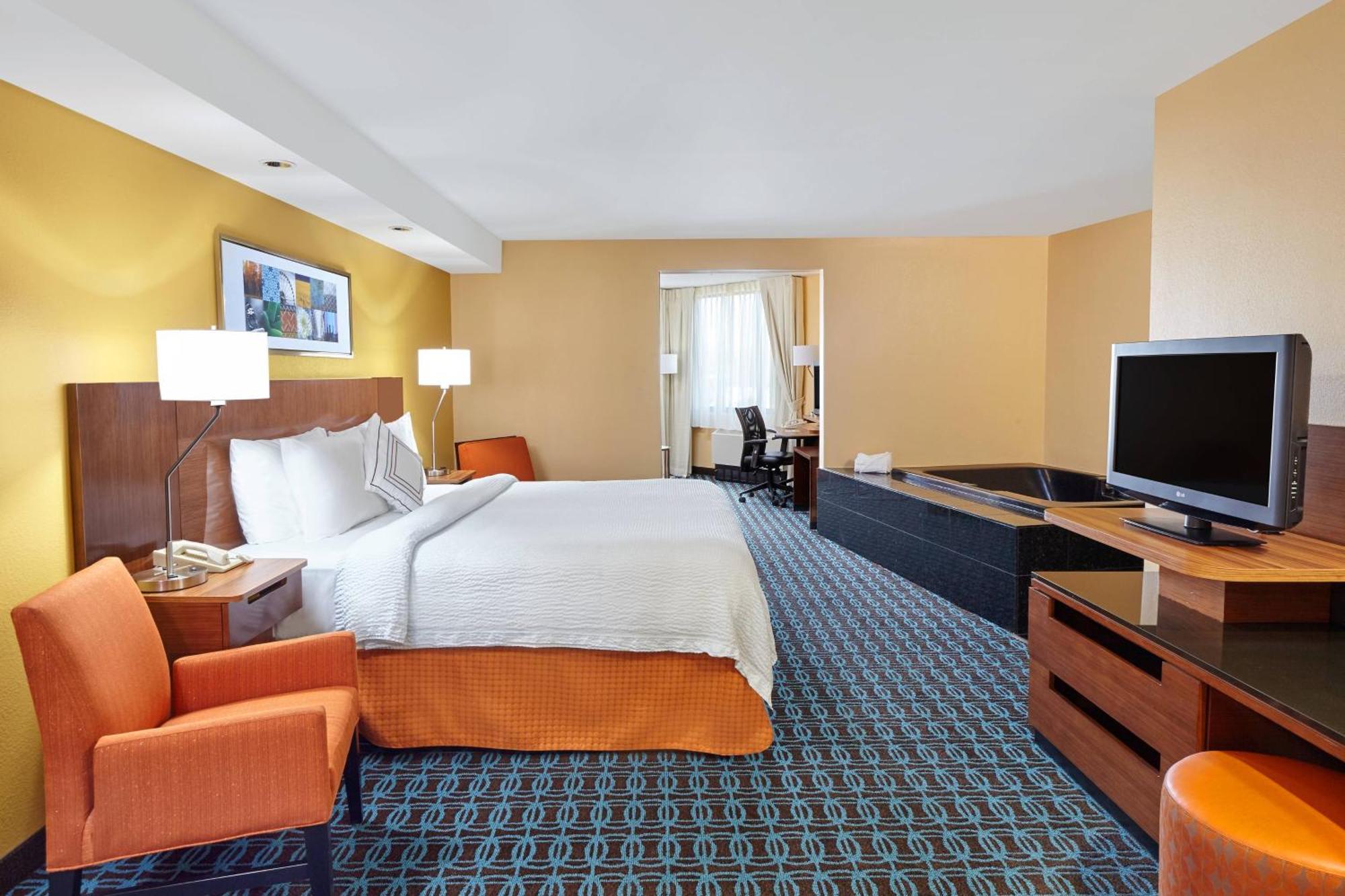 Fairfield And Chicago Hotel 3*